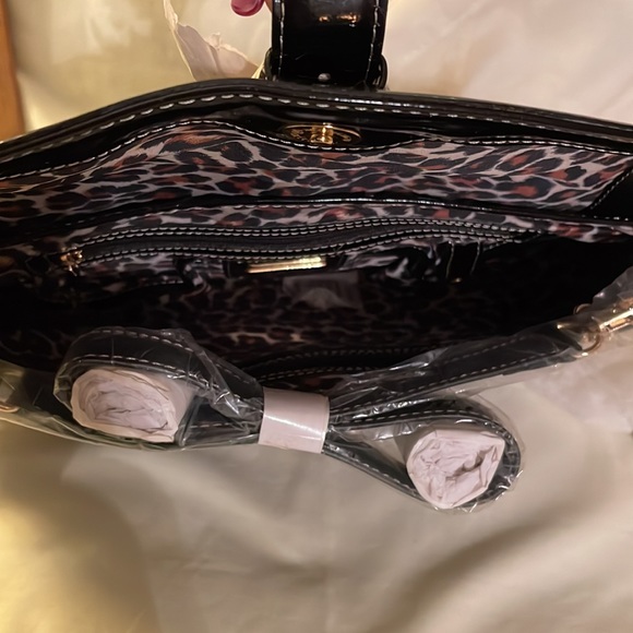 Black brand new MAXX NEW YORK purse. Never used no rips, tears or damage. 14 x 7 - Picture 9 of 11